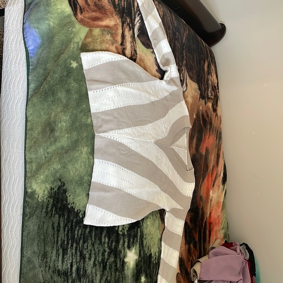 Womens Sweater - Picture 1 of 3